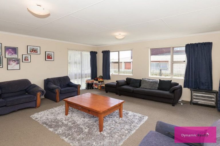 Photo of property in 11 Colonial Place, Kelvin Grove, Palmerston North, 4414