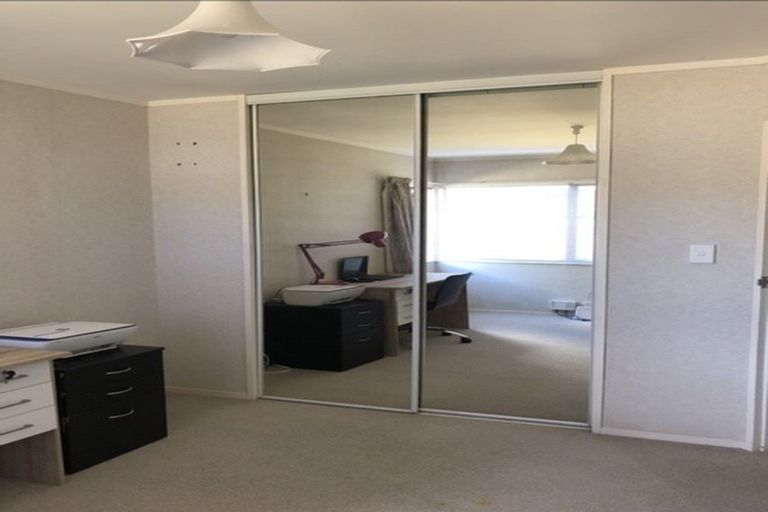 Photo of property in 27 Pinewood Grove, Botany Downs, Auckland, 2010