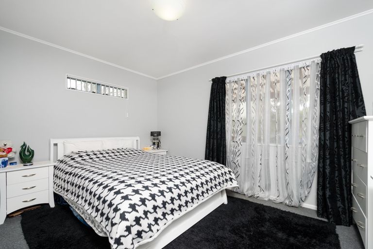Photo of property in 6a Powell Place, Henderson, Auckland, 0610