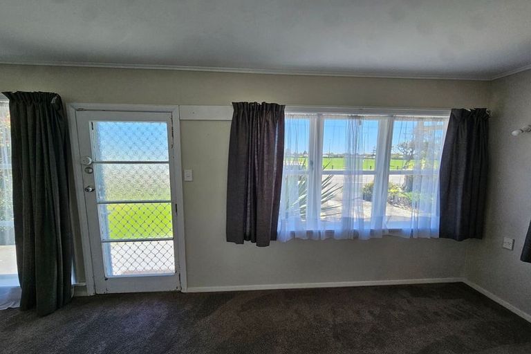 Photo of property in 42 Bartholomew Road, Levin, 5510