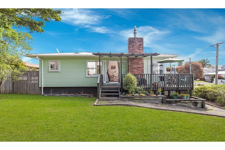 Photo of property in 34 Levesque Street, Birkdale, Auckland, 0626