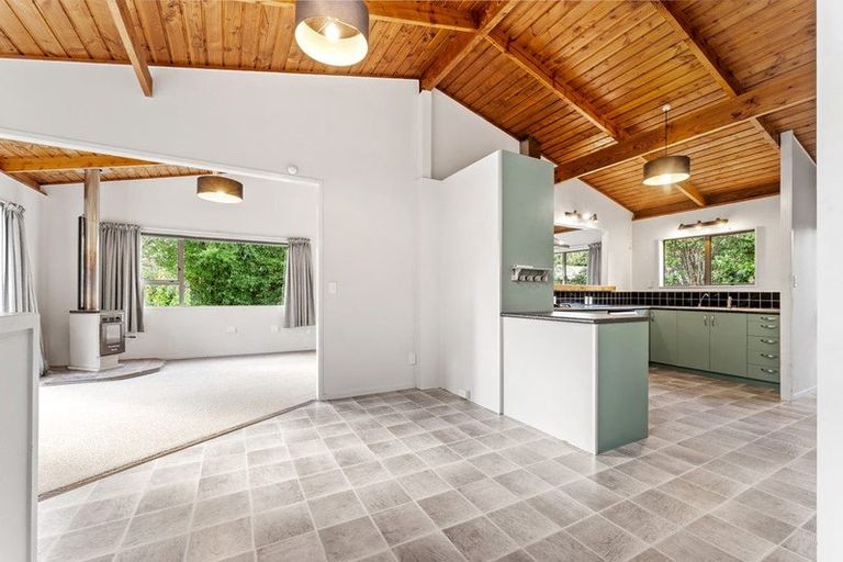 Photo of property in 16 Dobell Road, Stanmore Bay, Whangaparaoa, 0932