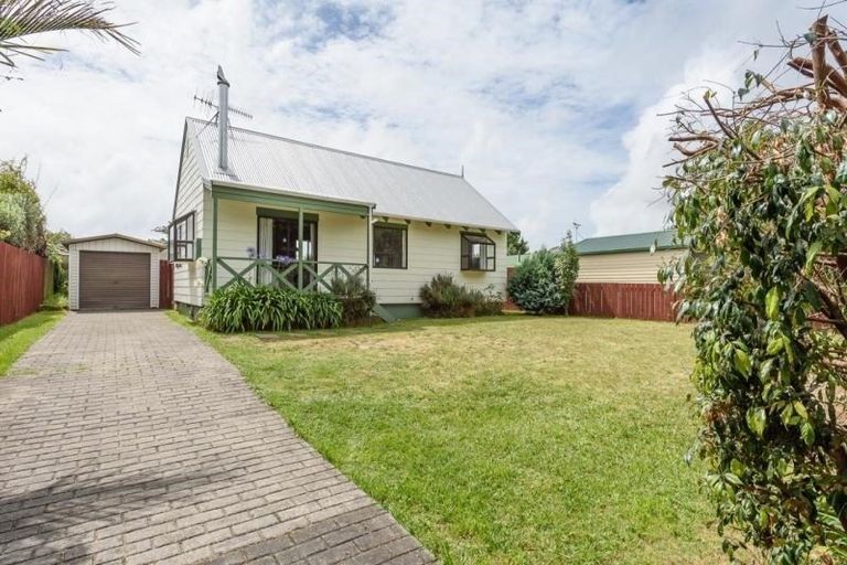 Photo of property in 77 Arawhata Road, Paraparaumu, 5032