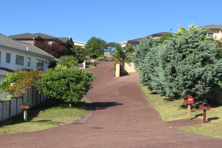 Photo of property in 36 Mandeville Place, Unsworth Heights, Auckland, 0632