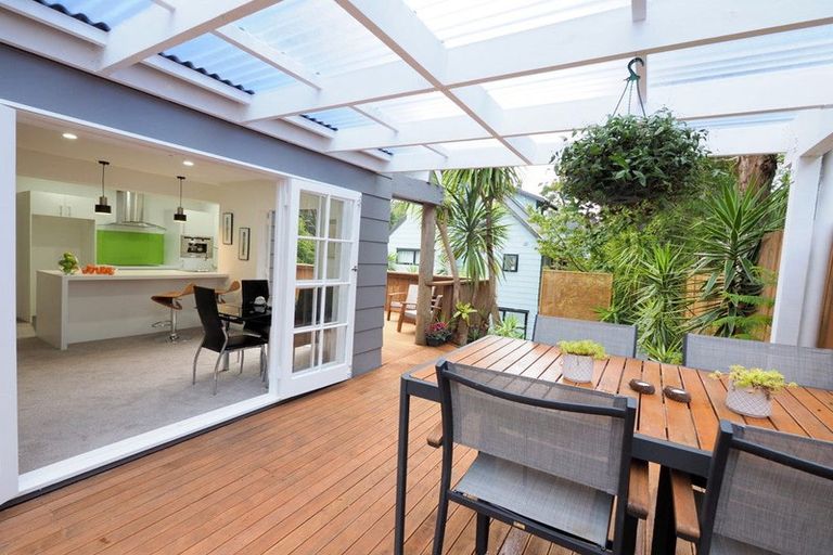 Photo of property in 2/99 Balmain Road, Birkenhead, Auckland, 0626