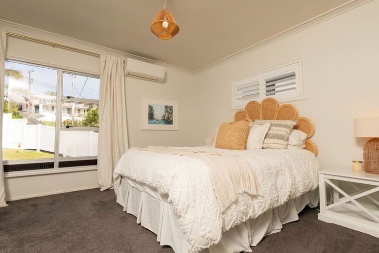 Photo of property in 11a Mizpah Road, Waiake, Auckland, 0630