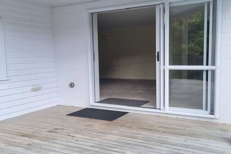 Photo of property in 28 Judkins Crescent, Cockle Bay, Auckland, 2014