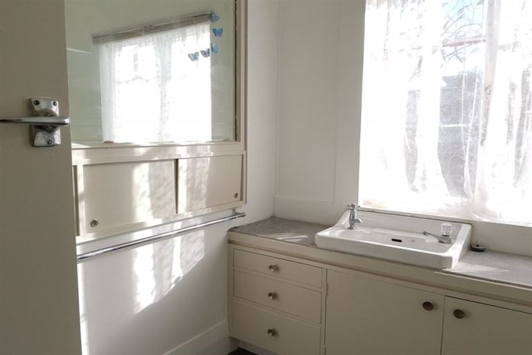 Photo of property in 1/6 Arcadia Crescent, Bayview, Auckland, 0629