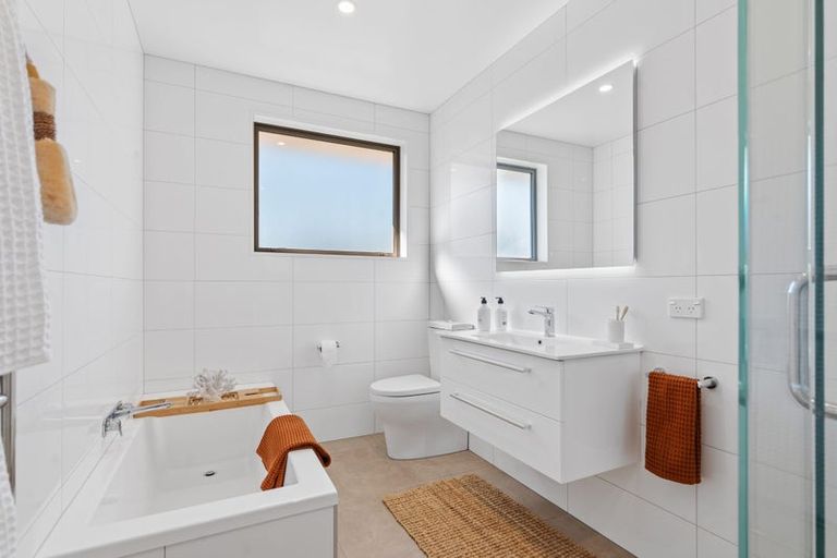 Photo of property in 58 Mcfaddens Road, St Albans, Christchurch, 8052