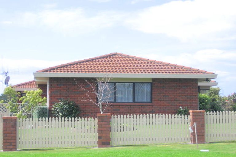 Photo of property in 18 Claridge Place, Mount Maunganui, 3116