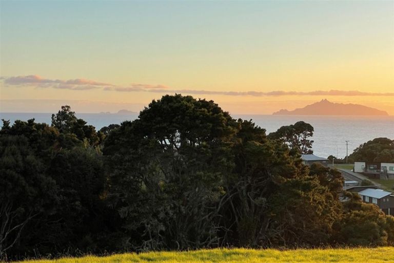 Photo of property in 5 Starlight Place, Langs Beach, 0582