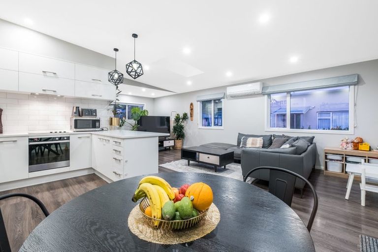 Photo of property in 1a Court Road, Tawa, Wellington, 5028