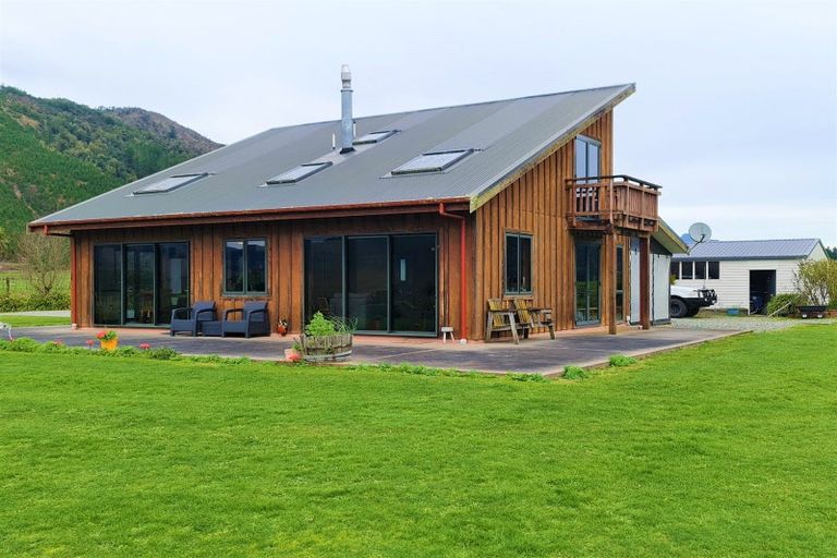 Photo of property in 72 Hotham Street, Murchison, 7007