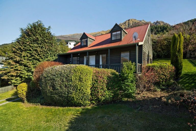 Photo of property in 136 Fernhill Road, Fernhill, Queenstown, 9300