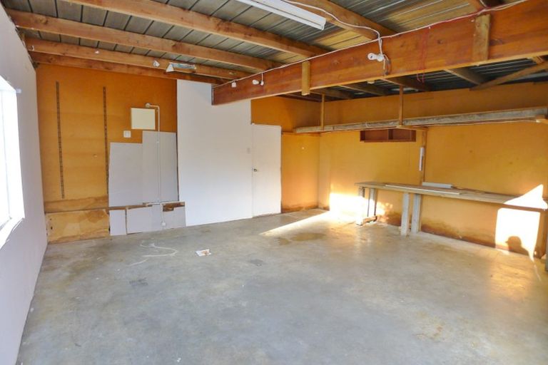 Photo of property in 83 Hobsonville Road, West Harbour, Auckland, 0618