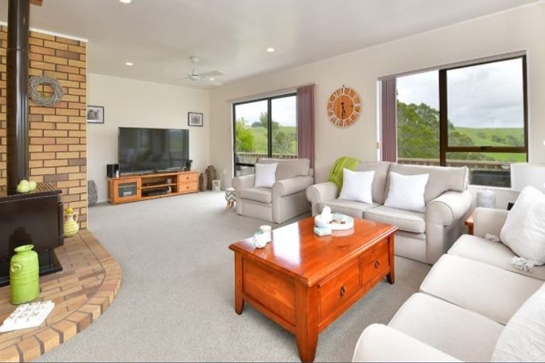Photo of property in 220 Anderson Road, Helensville, 0875