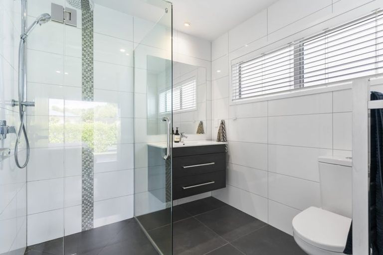 Photo of property in 2 Lancewood Lane, Kaukapakapa, Helensville, 0875