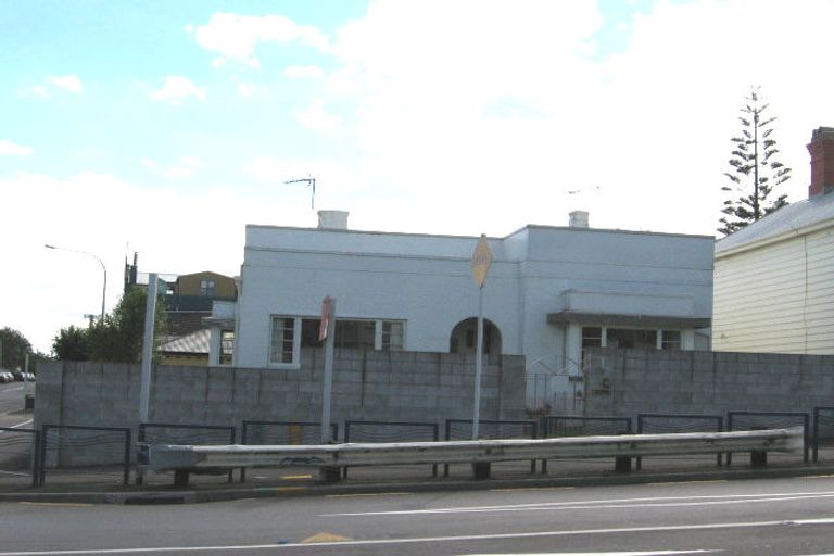 Photo of property in 129 Victoria Road, Devonport, Auckland, 0624