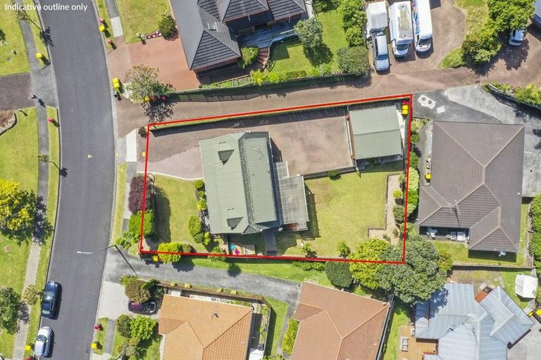 Photo of property in 6 Channing Crescent, Botany Downs, Auckland, 2010