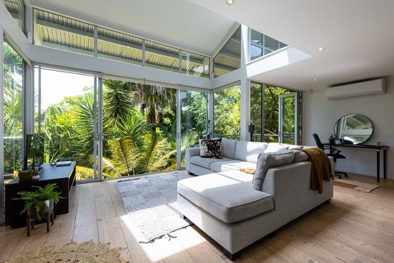 Photo of property in 50a Colonial Road, Birkenhead, Auckland, 0626