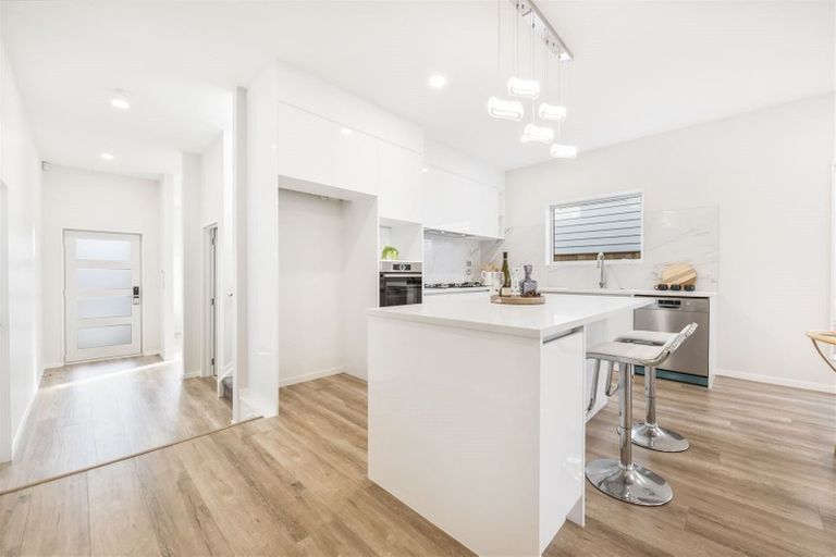 Photo of property in 12 Haku Road, Flat Bush, Auckland, 2019