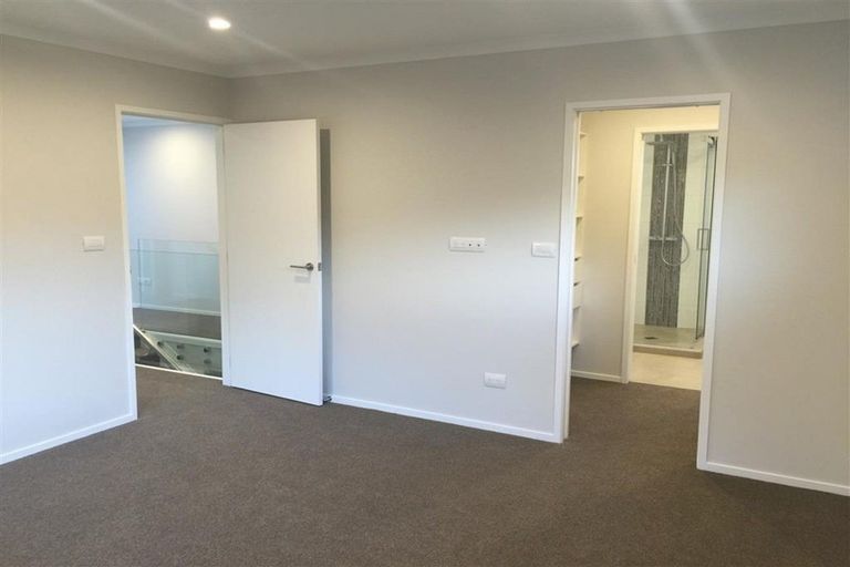 Photo of property in 3a Stitchbird Close, Murrays Bay, Auckland, 0630