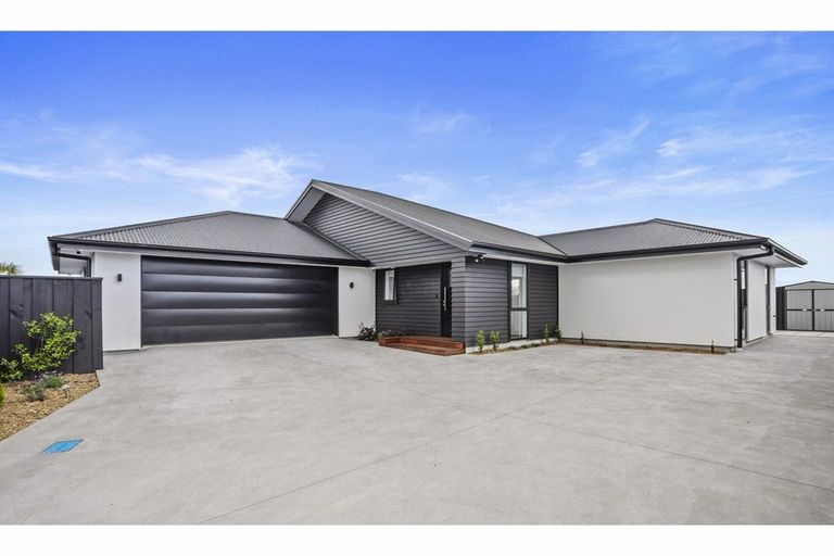 Photo of property in 7 Oakville Close, Rangiora, 7400