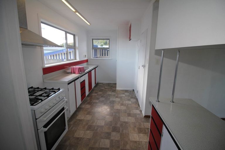 Photo of property in 40 Bancroft Terrace, Newlands, Wellington, 6037