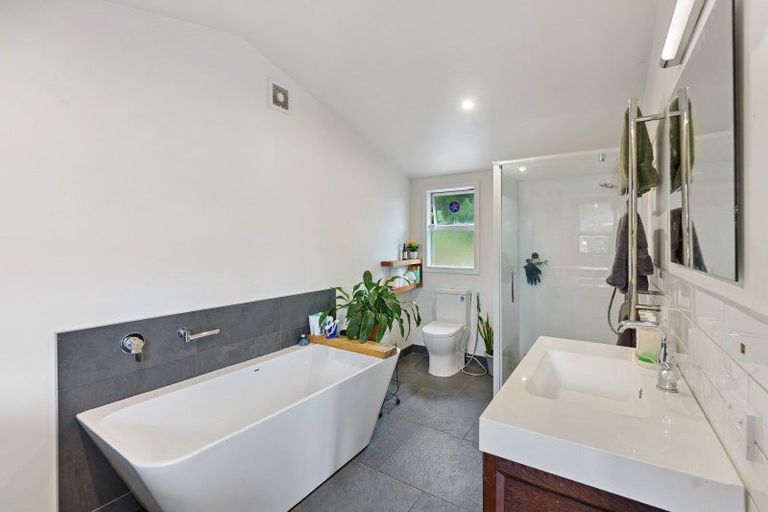 Photo of property in 577 Waikawa Beach Road, Waikawa Beach, Levin, 5573
