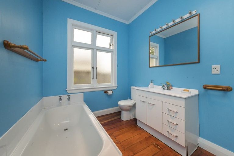 Photo of property in 38 Shamrock Street, Takaro, Palmerston North, 4412