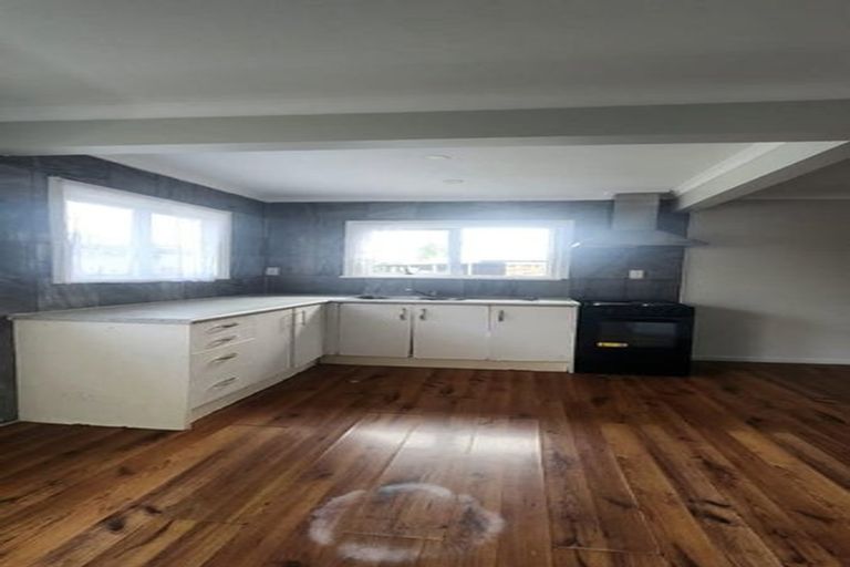 Photo of property in 8 Martin Road, Manurewa, Auckland, 2102