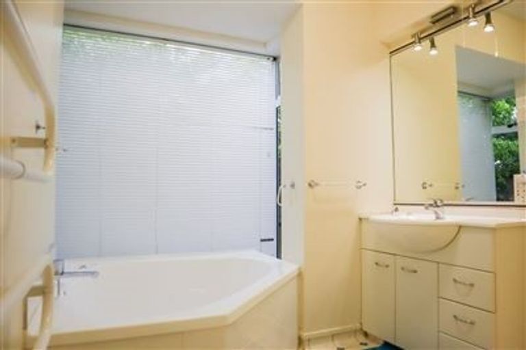 Photo of property in 229 Avonhead Road, Avonhead, Christchurch, 8042