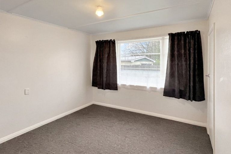 Photo of property in 8 Woburn Place, Takaro, Palmerston North, 4412