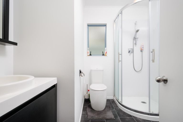 Photo of property in 6a Powell Place, Henderson, Auckland, 0610