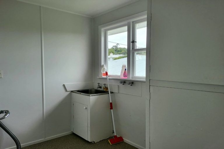 Photo of property in 27 Lynda Avenue, Paparangi, Wellington, 6037