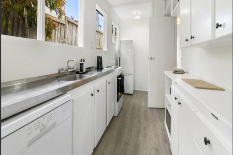 Photo of property in 2 Francis Street, Hauraki, Auckland, 0622