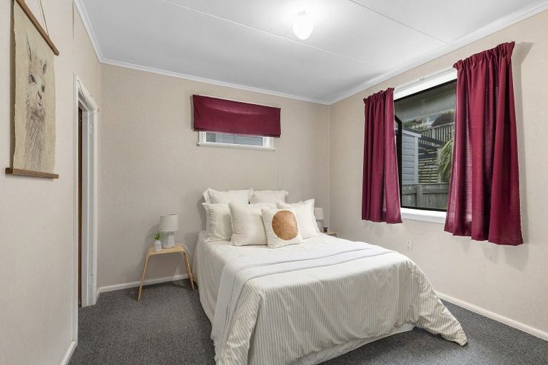 Photo of property in 13 Freeling Street, Island Bay, Wellington, 6023