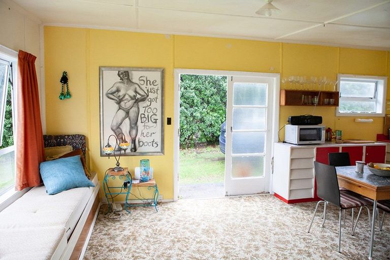 Photo of property in 23 Point Road, Mokau, 4376