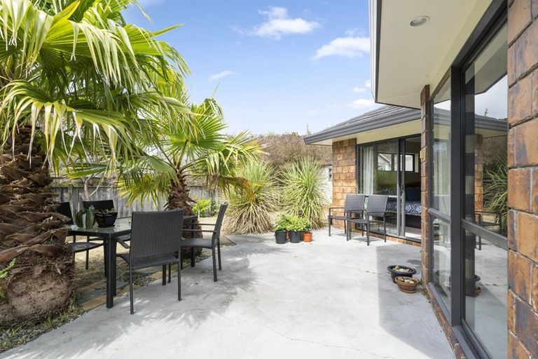 Photo of property in 15 Leanne Way, Waikanae Beach, Waikanae, 5036