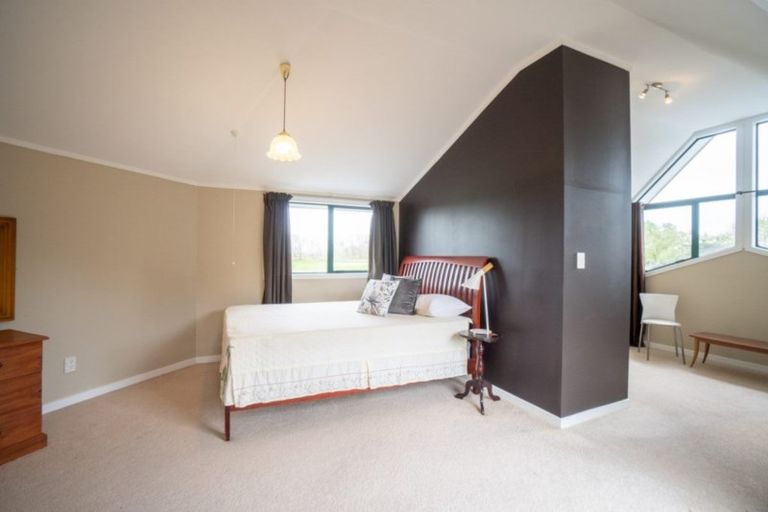 Photo of property in 39 Springdale Grove, Fitzherbert, Palmerston North, 4410