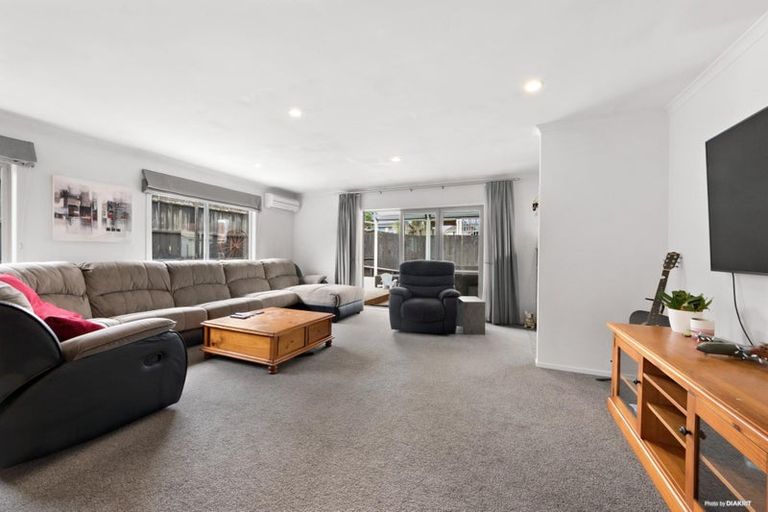 Photo of property in 51a Oreil Avenue, West Harbour, Auckland, 0618