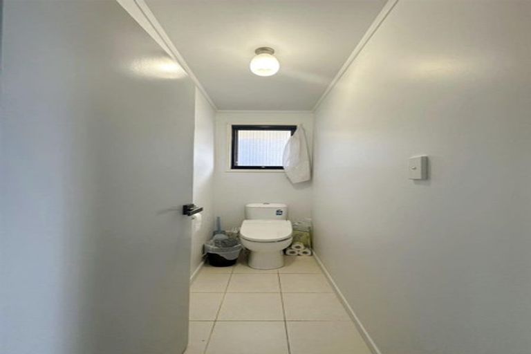 Photo of property in 46 Target Road, Totara Vale, Auckland, 0629