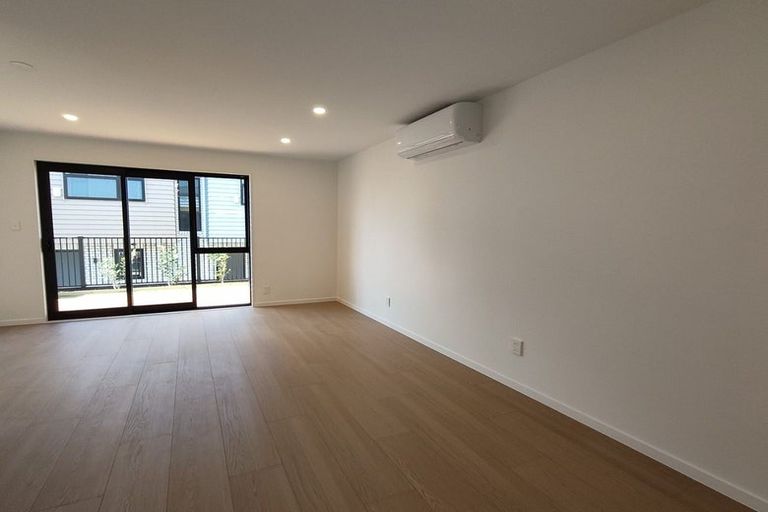 Photo of property in 2/7 Peverill Crescent, Papatoetoe, Auckland, 2025