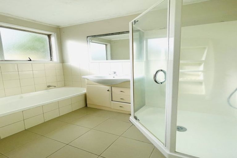 Photo of property in 20 Fiesta Drive, Half Moon Bay, Auckland, 2012