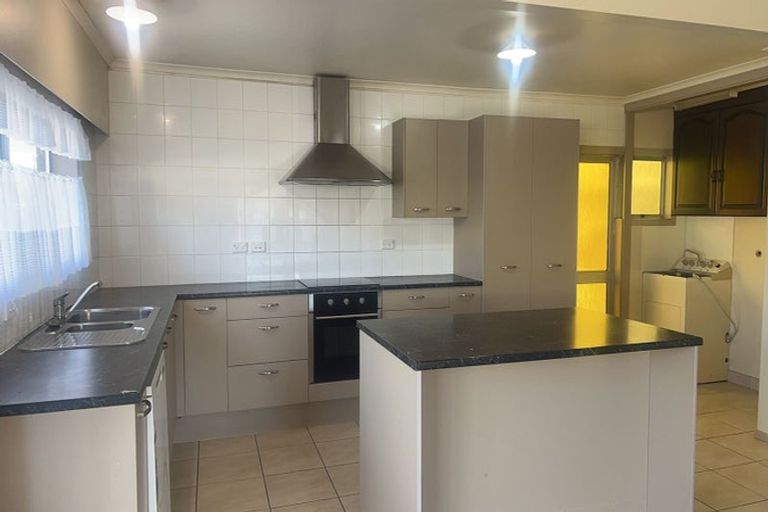 Photo of property in 94 Te Atatu Road, Te Atatu South, Auckland, 0610