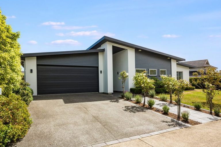 Photo of property in 52 Resolution Drive, Whitby, Porirua, 5024