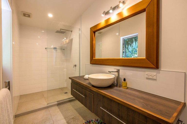 Photo of property in 18 Victoria Road South, Onetangi, Waiheke Island, 1081