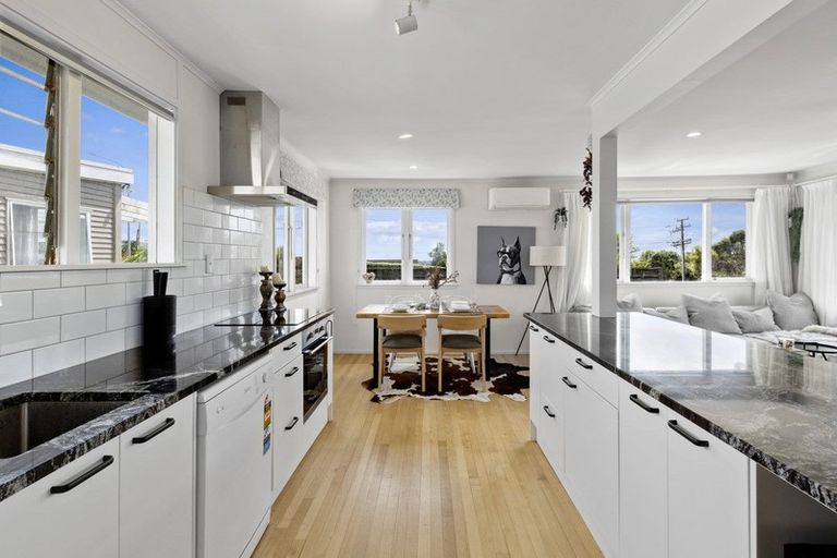 Photo of property in 1/694 East Coast Road, Pinehill, Auckland, 0632