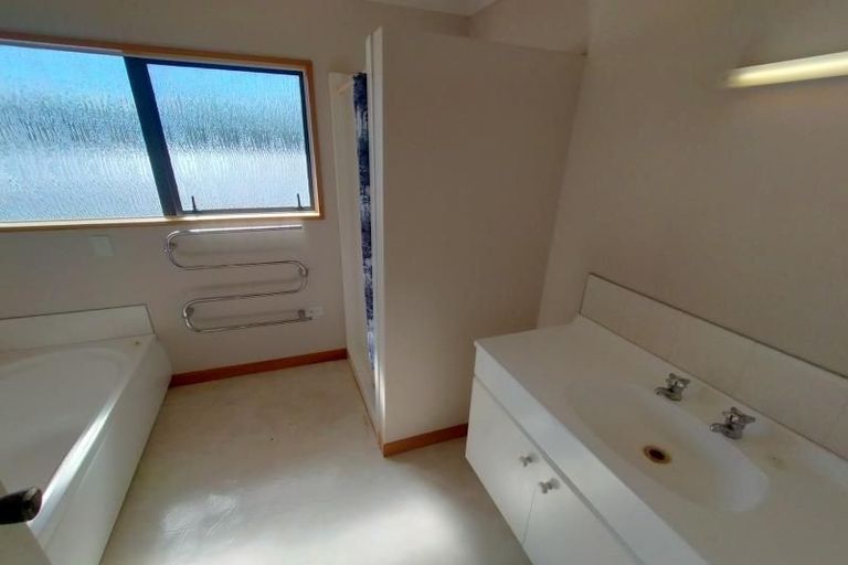 Photo of property in 99a Atawhai Road, Fitzherbert, Palmerston North, 4410