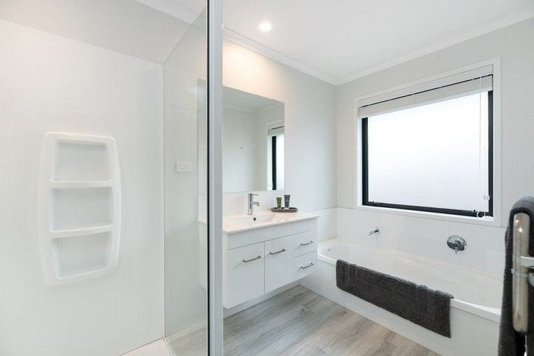 Photo of property in 17 Furlong Road, Papamoa, 3118